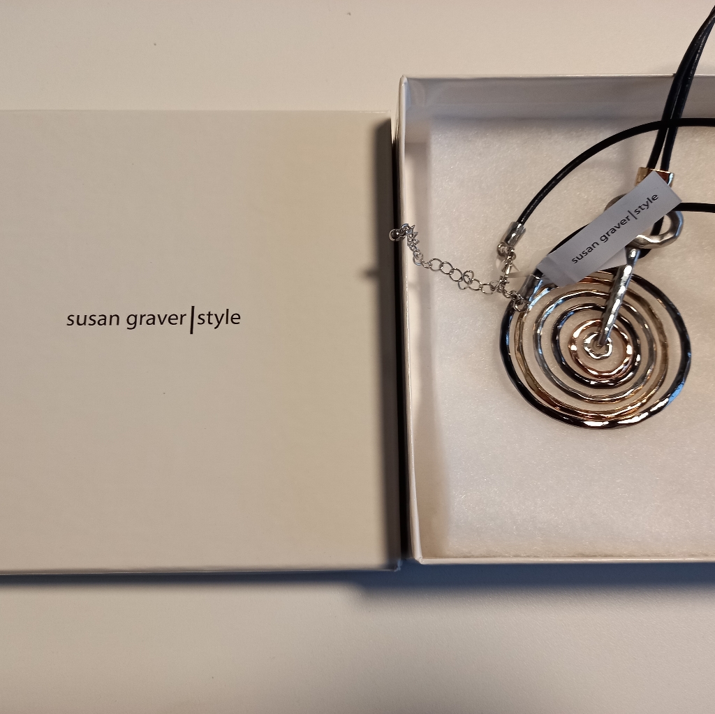 Susan Graver Leather Strap Dropping Circle 30$